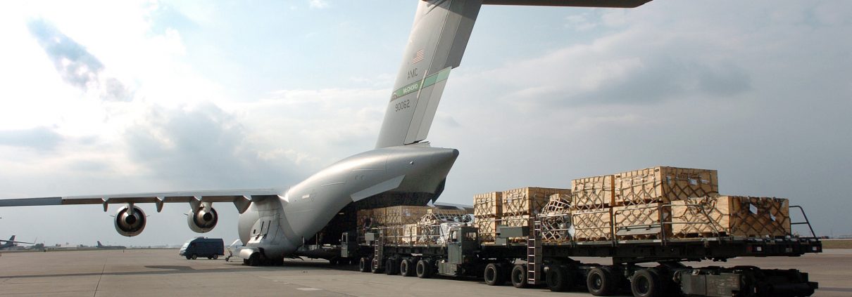Utilizzo di aerei per la gestione logistica da torino
